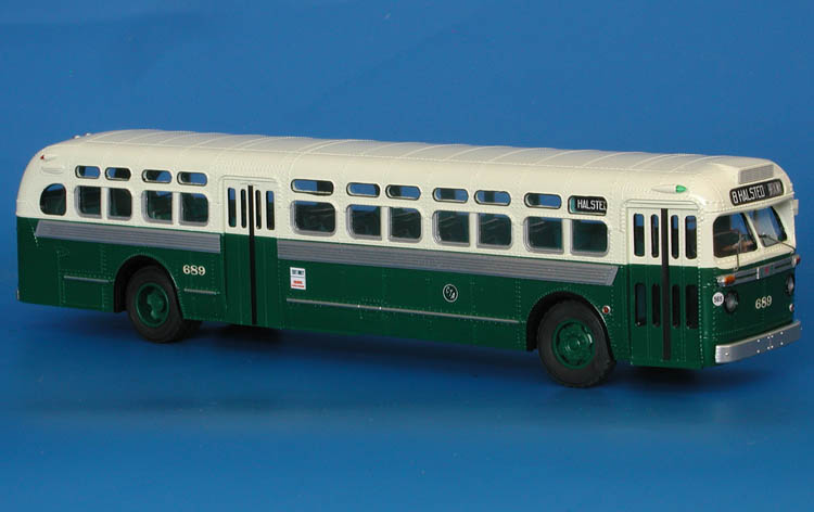 1951 GM TDH-5103 (Chicago Transit Authority 601-700 series; Everglades Green & Croydon Cream livery).